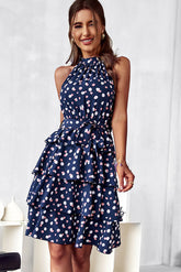 Vestido corto rojo sin mangas con estampado y vuelo